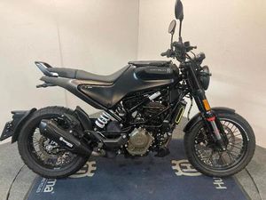 ② HUSQVARNA SVARTPILEN 125 MY'24 RÉF. LS 3233