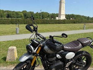 TRIUMPH SCRAMBLER 400X