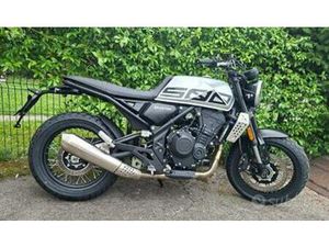 CROSSFIRE 500 X BICILINDRICA BRIXTON MOTO