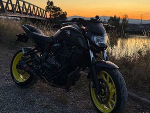 MT07 2018 A2 NIGHT FLUO 18400KM