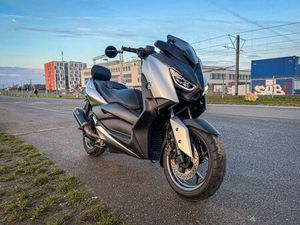 YAMAHA X-MAX 300 AKRAPOVIC