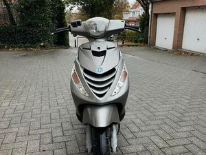② PIAGGIO ZIP 4T A KLASSE