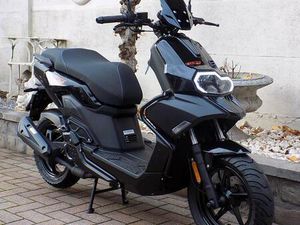 ② TNT SCOOTER SPORT ESCAPE 50 CC KLASSE B 45KM