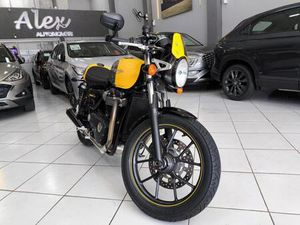 TRIUMPH STREET CUP 900