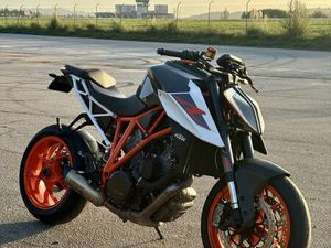 KTM 1290 SUPERDUKE R (ACEITO RETOMAS) ERMESINDE