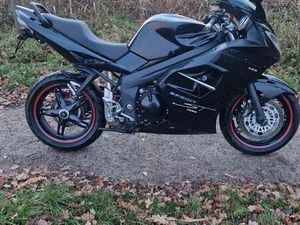 TRIUMPH SPRINT ST 1050