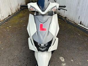SUZUKI AVENIS 125 SCOOTER PETROL CVT EURO 5 (8 PS) 124 CC