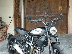 DUCATI SCRAMBLER ICON DARK 800 ( DEPOTENZIATA A2) NERO