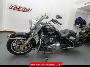 2019 '19 HARLEY-DAVIDSON ROAD KING FLHR. ONLY 5,956 MILES. STUNNING BIKE £14,495
