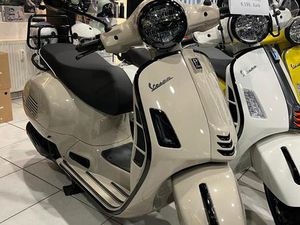 VESPA GTS 125 E5+ BLACKUMBAU