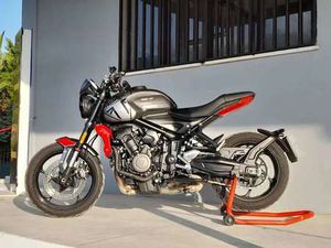 TRIUMPH TRIDENT 660 GRIGIO