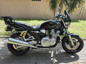 YAMAHA XJR 1300 DE 2004 ORIGINAL NOGUEIRA, FRAIÃO E LAMAÇÃES