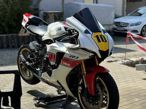 YAMAHA YZF-R1