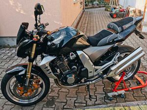 "TOP ZUSTAND" KAWASAKI Z1000 ZRT00A., MIT KOFFER, NAKED BIKE