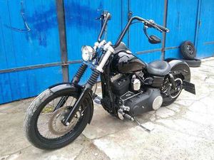 HARLEY-DAVIDSON DYNA STREET BOB
