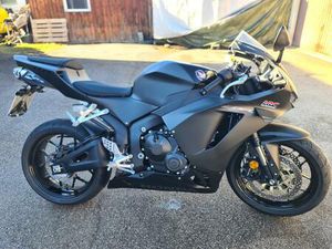 HONDA CBR600RR PC69 MATT SCHWARZ NUR 700KM