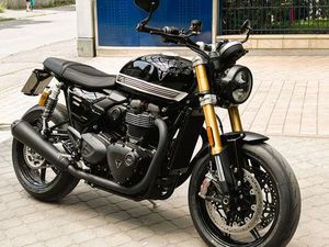 TRIUMPH SPEED TWIN 1200 RS BLACK-UMBAU NEUWERTIG