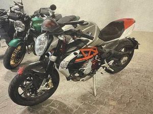 MV AGUSTA BRUTALE 800