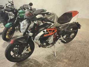 MV AGUSTA BRUTALE 800