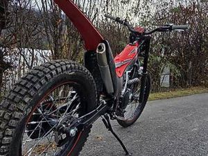 MONTESA COTA 300RR