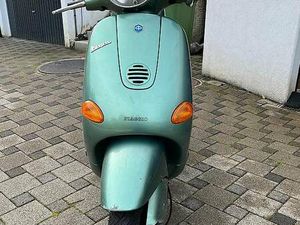 PIAGGIO VESPA 125 ET4 / GRÜN MET. CANTON BASEL-LANDSCHAFT -