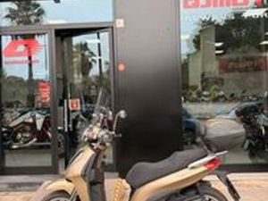 PIAGGIO CARNABY CRUISER 300