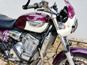 TRIUMPH ADVENTURER 900