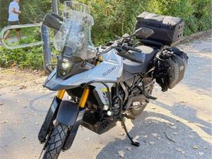 SUZUKI V-STROM 800 DE – ENTIÈREMENT ÉQUIPÉE