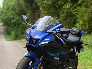 YAMAHA R7 A2