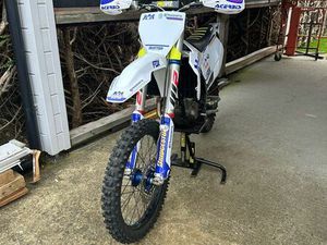 MOTO CROSS HUSQVARNA 450