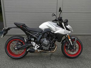 SUZUKI GSX8S A2