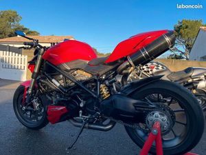 MAGNIFIQUE DUCATI STREETFIGHTER 1098 2011