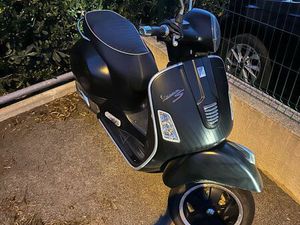 VESPA GTS SUPER SPORT