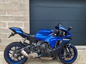 YAMAHA YZF R1