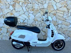 VESPA GTS 125 CLASSIC AVEC TOP CASE