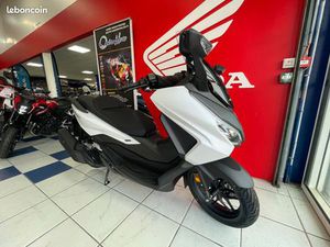 HONDA FORZA 125