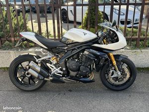 TRIUMPH SPEED TRIPLE 1200 RR