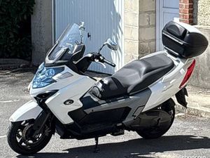 VEND MAXI SCOOTER 700I MY ROAD