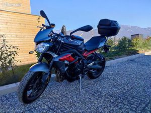 MOTO TRIUMPH STREET TRIPLE 675 R