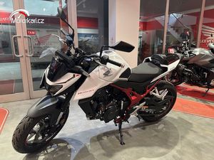 HONDA CB750 HORNET 2025 SHOWROOM SADA VÝFUK SC