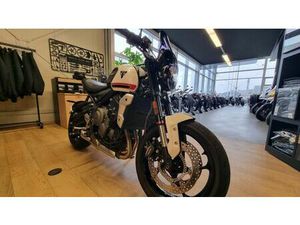 TRIUMPH TRIDENT 660