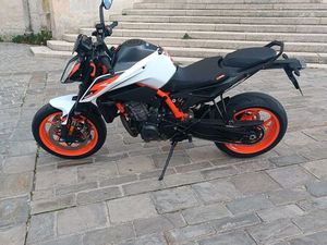 KTM 890 DUKE R