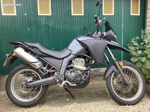 MOTO DERBI TERRA 125( IDEM VARADERO MOINS LOURD