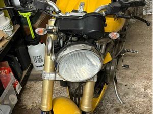 MOTO DUCATI 600