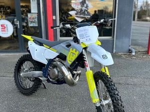 DESTOCKAGE HUSQVARNA 250 TC 2024 - NEUVE