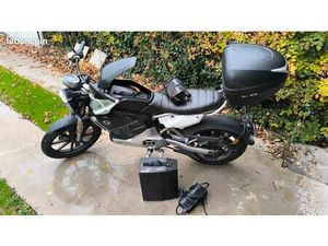MOTO SUPER SOCO TC MAX 125 AVEC BATTERIE SUPPLÉMENTAIRE