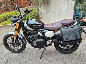 ② TRIUMPH SCRAMBLER 400X