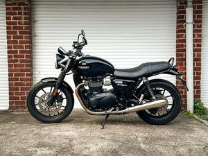② TRIUMPH STREET TWIN 900