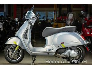 VESPA GTS 300 SUPER TECH -- INKL. ZUBEHÖR --
