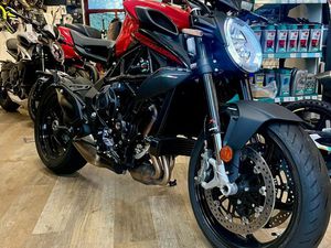 B3 BRUTALE 800 ROSSO